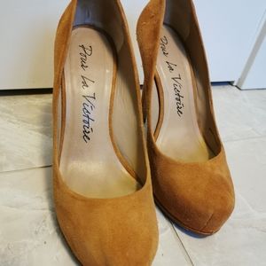 Pour La Victoire suede pumps